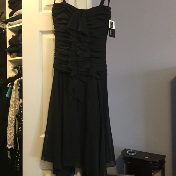 Dresses - Picture 5 of 8
